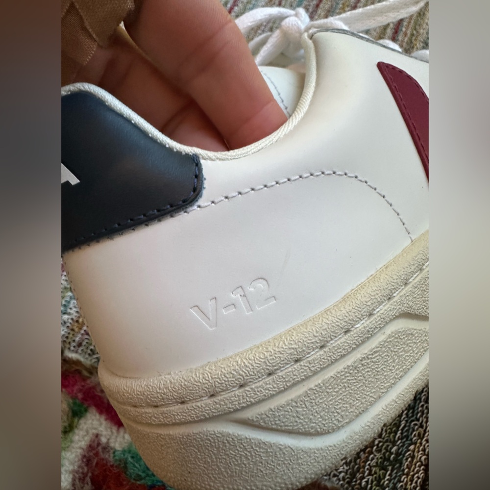 Veja NEARLY NEW V-12 white marsala náutico leather low top sneaker -8.5 (40 EU) - Picture 12 of 16